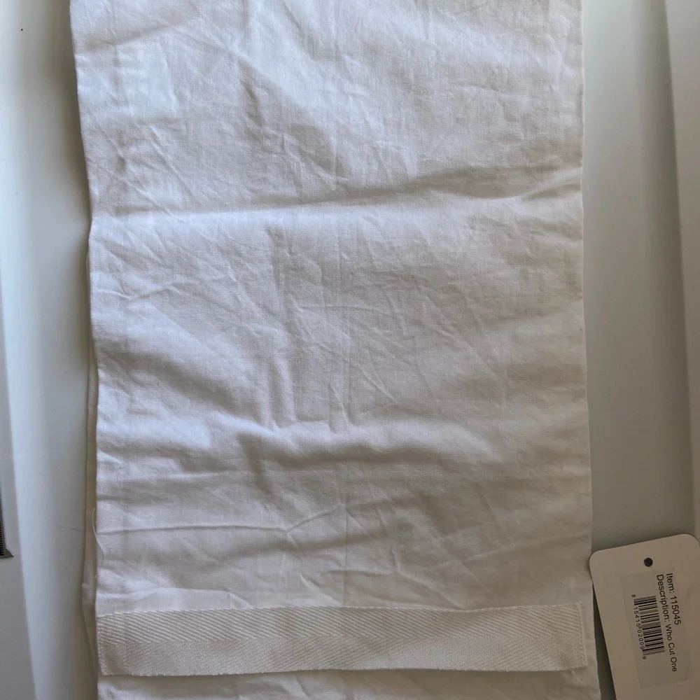 NWT Twisted Wares Hang Tight Towel Who Cut One Cake Kitchen Linen Towel White